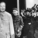1970. szeptember: Mao Ce-tung, mögötte az 1969-ben későbbi utódjának jelölt Lin Piao védelmi miniszter, akit azonban azzal vádoltak, hogy összeesküvést szervezett és meg akarta gyilkolni Maót. Lin Piao egy repülőgép-szerencsétlenségben életét veszti.