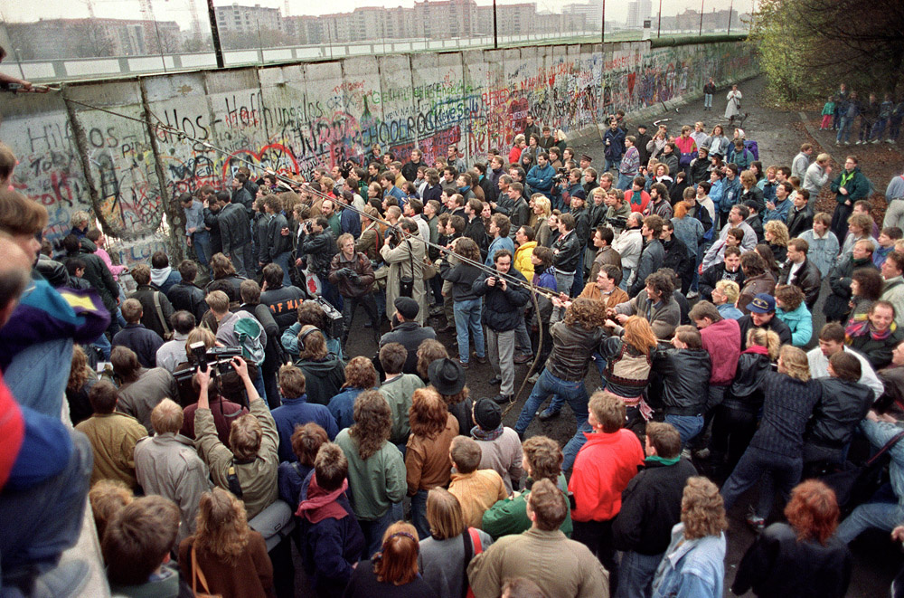 A brandenburgi kapu megnyitása 1989. december 22-én. 