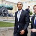 Obama próbált új lapot nyitni az Egyesült Államok több korábbi kritikusával, köztük Oroszországgal. Elvetette a Bush által Kelet-Európába tervezett amerikai rakétavédelmi rendszert, amit Moszkva rendszeresen kifogásolt.