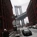 New York - hó borítja a brooklyni utcákat a Manhattan híd környékén
