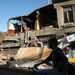 Félig összedőlt ház a Santiagótól 515 km-re fekvő Concepciónban