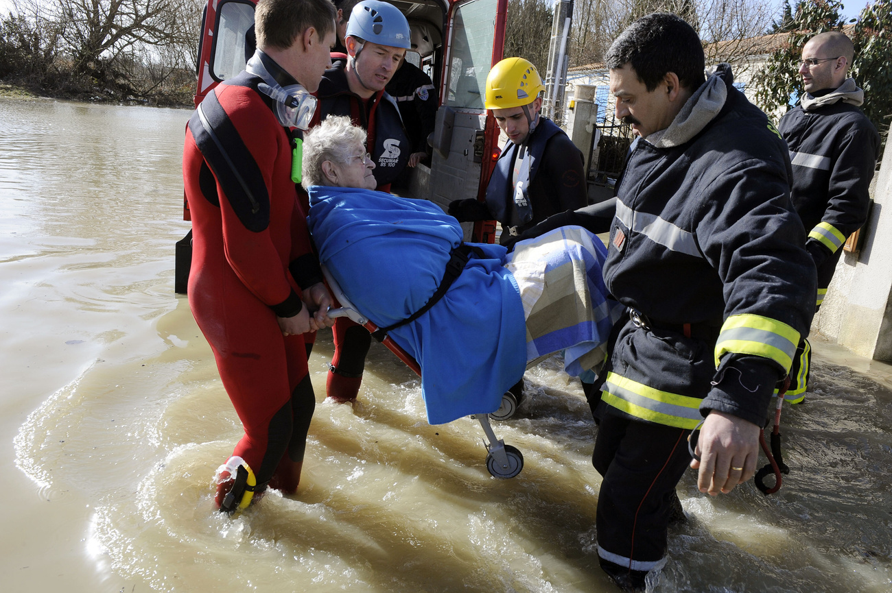 A francia kormányfő azonnali segítséget ígért