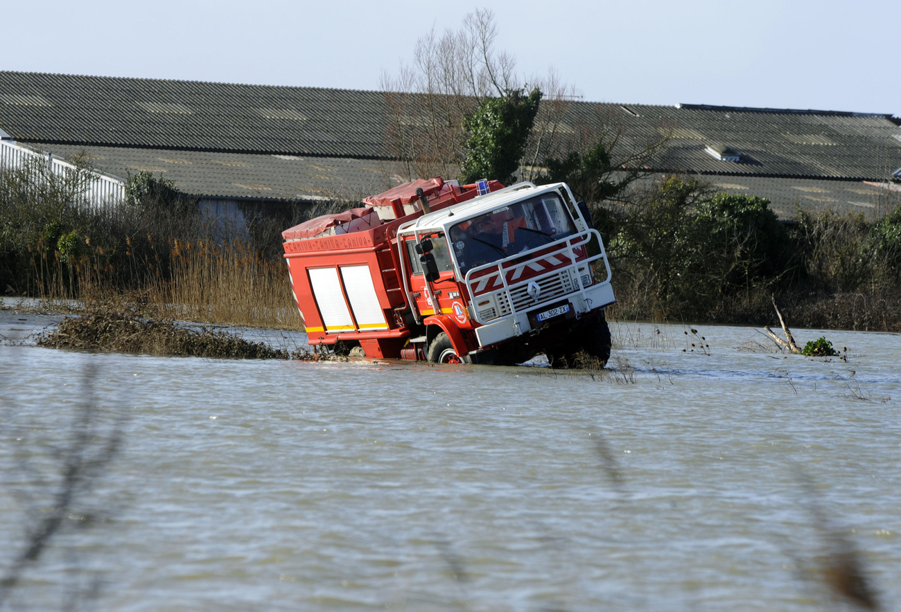 A francia kormányfő azonnali segítséget ígért