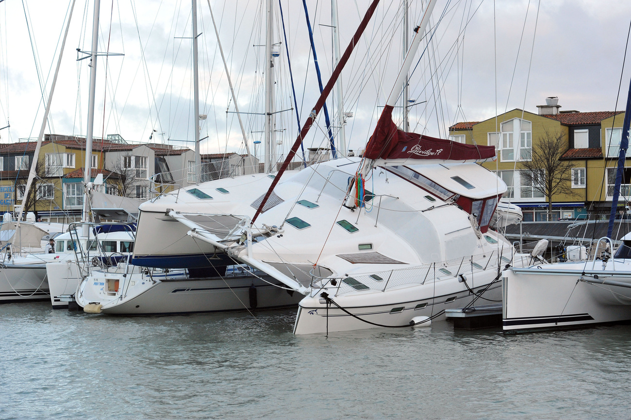A francia kormányfő azonnali segítséget ígért