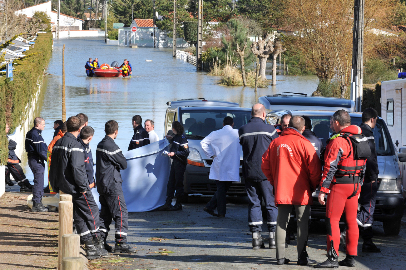 A francia kormányfő azonnali segítséget ígért