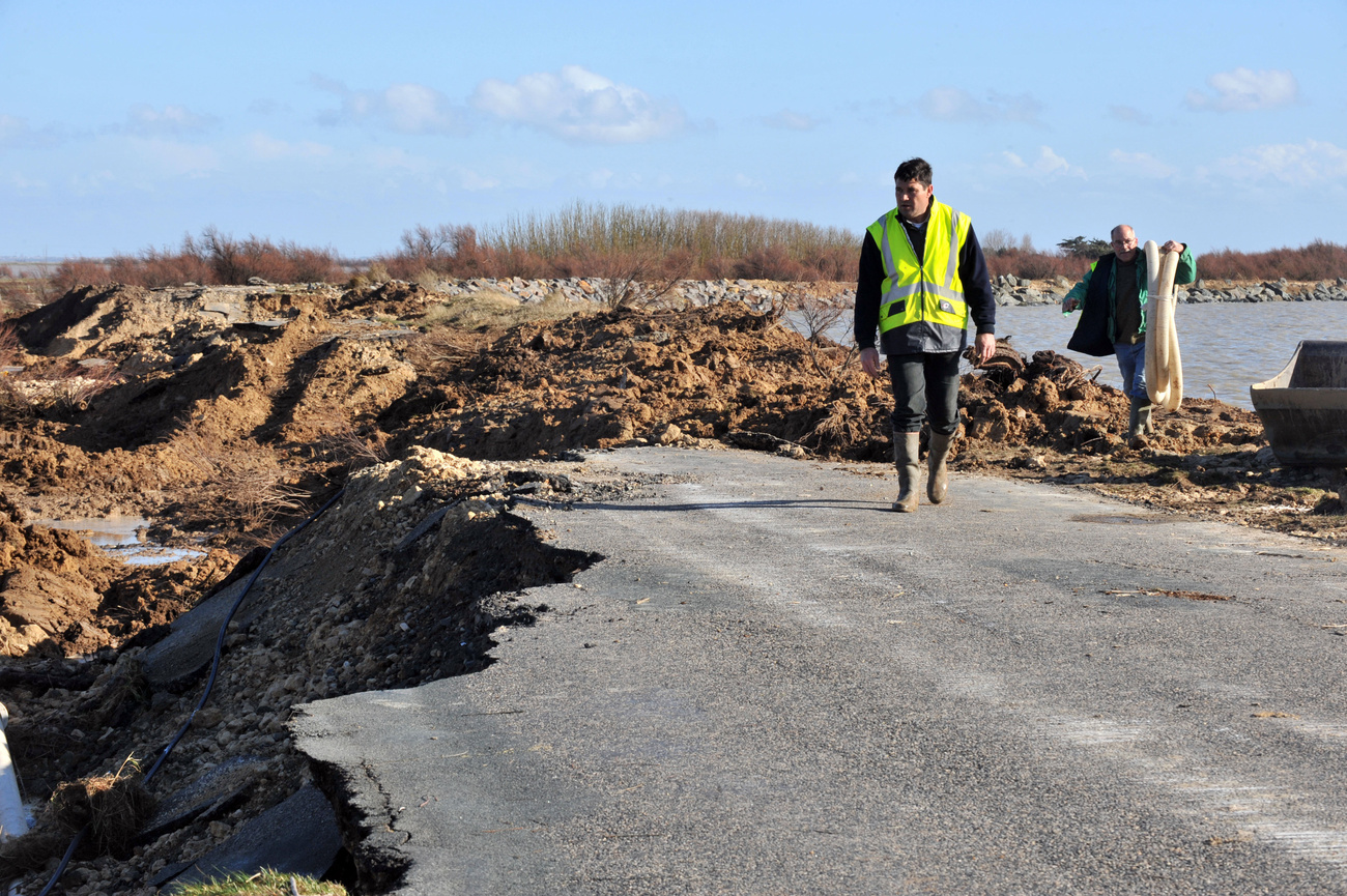 A francia kormányfő azonnali segítséget ígért