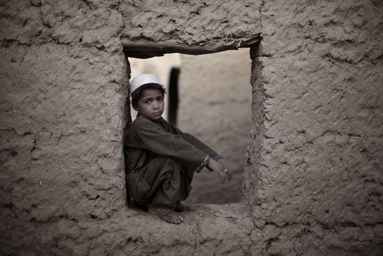 Az amerikaiaknak dolgozó gyerekek családjait gyakran fenyegetik a tálibok. 