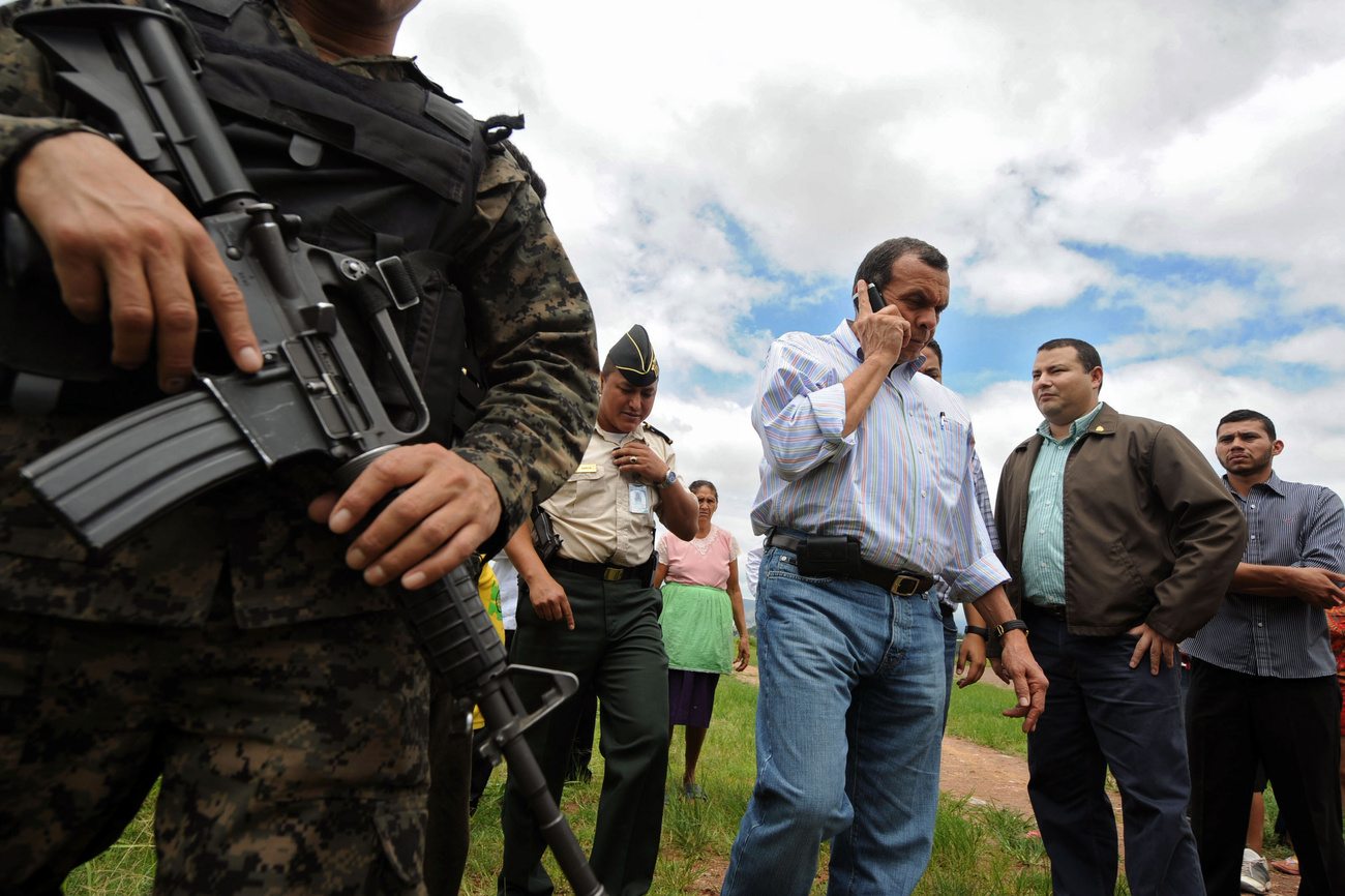 Honduras elnöke Porfirio Lobo és Tegucigalpa város polgármestere Ricard Alvarez felmérik a károkat