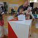 A választás Branislaw Komorowski és Jaroslaw Kaczynski között dőlhet el, rajtuk kívül nyolc jelölt indul