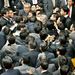 A nyugdíjrendszer vitáján verekedés tört ki a japán alsóházban 2004. június 4-én.