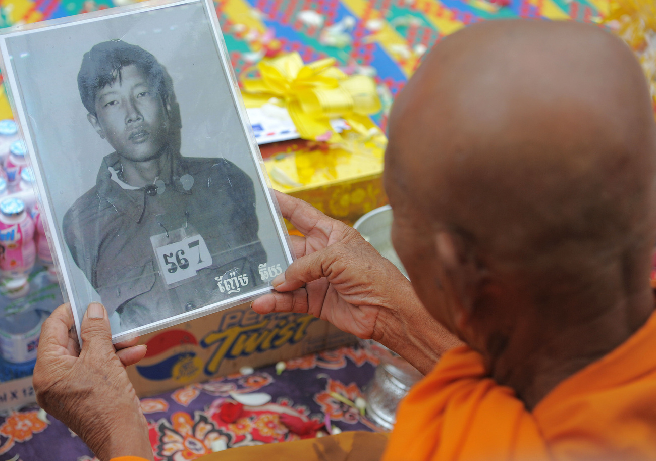 Az ítélet hatására a helyszínen összegyűlt kambodzsaiak közül sokan könnyekben törtek ki.