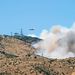 Helikopterről oltják a tüzet ami vészesen megközelített egy átjátszó állomást