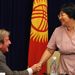 Roza Otunbayeva egykori külügyminiszterként először miniszterelnök, majd ideiglenes köztársasági elnök lett Kurmanbek Bakijev bukása után. 2010 júliusa óta már ő az ország elnöke.