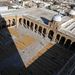 Tunisz, Tunézia: a Zajtuna mecset tornyának árnyéka a belső udvaron