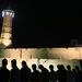 Gáza: muszlim férfiak imádkoznak az al-Omani mecsetnél
