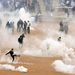 Tüntető-randalírozó gimnazistákat lőnek könnygázzal a rendőrök Lyonban