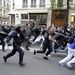 Készenléti rendőrök kergetik Lyon belvárosát szétverő huligánokat