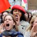 Marseille-i diáklányok kiabálnak a nyugdíjreform elleni tüntetésen