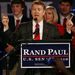 A Tea Party egyik legismertebb arcának tartott Rand Paul republikánus szenátorjelölt beszél támogatói előtt, miután Kentuckyban bekerült a szenátusba az amerikai félidős választásokon.