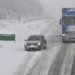 A francia autópályákon helyenként csak lépésben lehet haladni a havazás miatt