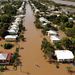 A hadsereg is segít az Ausztrál áradásoknál. A keleti partvidéken, a Fitzroy folyó torkolatánál fekvő Rockhamptonban egyre fenyegetőbb a helyzet.