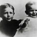 A kis Ronald és bátyja, Neil (1912 körül).