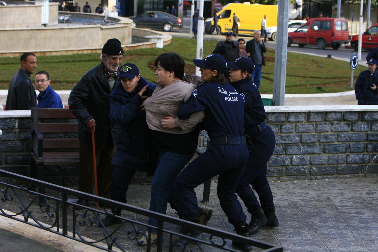 Egy emberi jogi aktivista szerint 400 embert tartóztattak le
