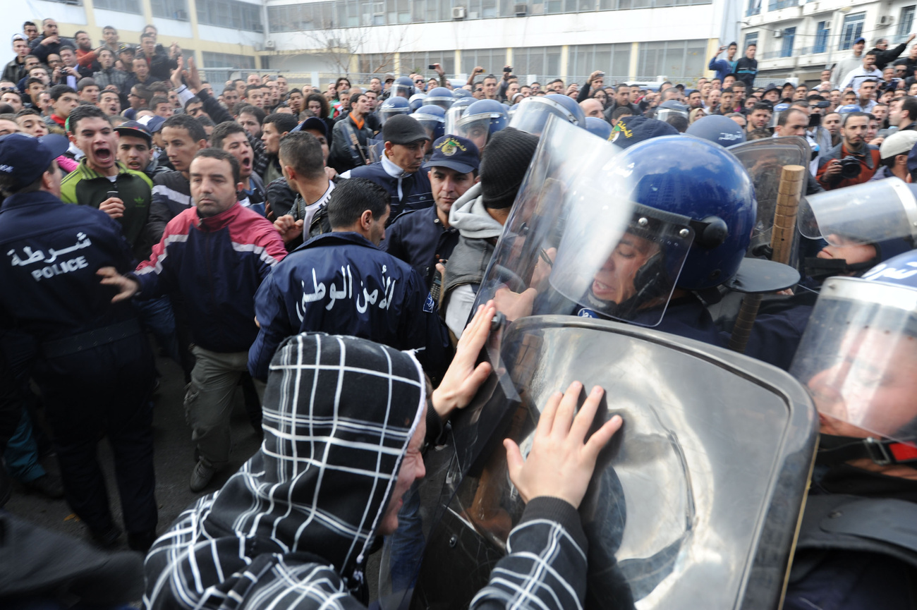 Egy emberi jogi aktivista szerint 400 embert tartóztattak le