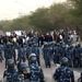Kuvait, Szulajbija. A rendőrség könnygázzal oszlatott szét egy pár száz fős tüntetést.