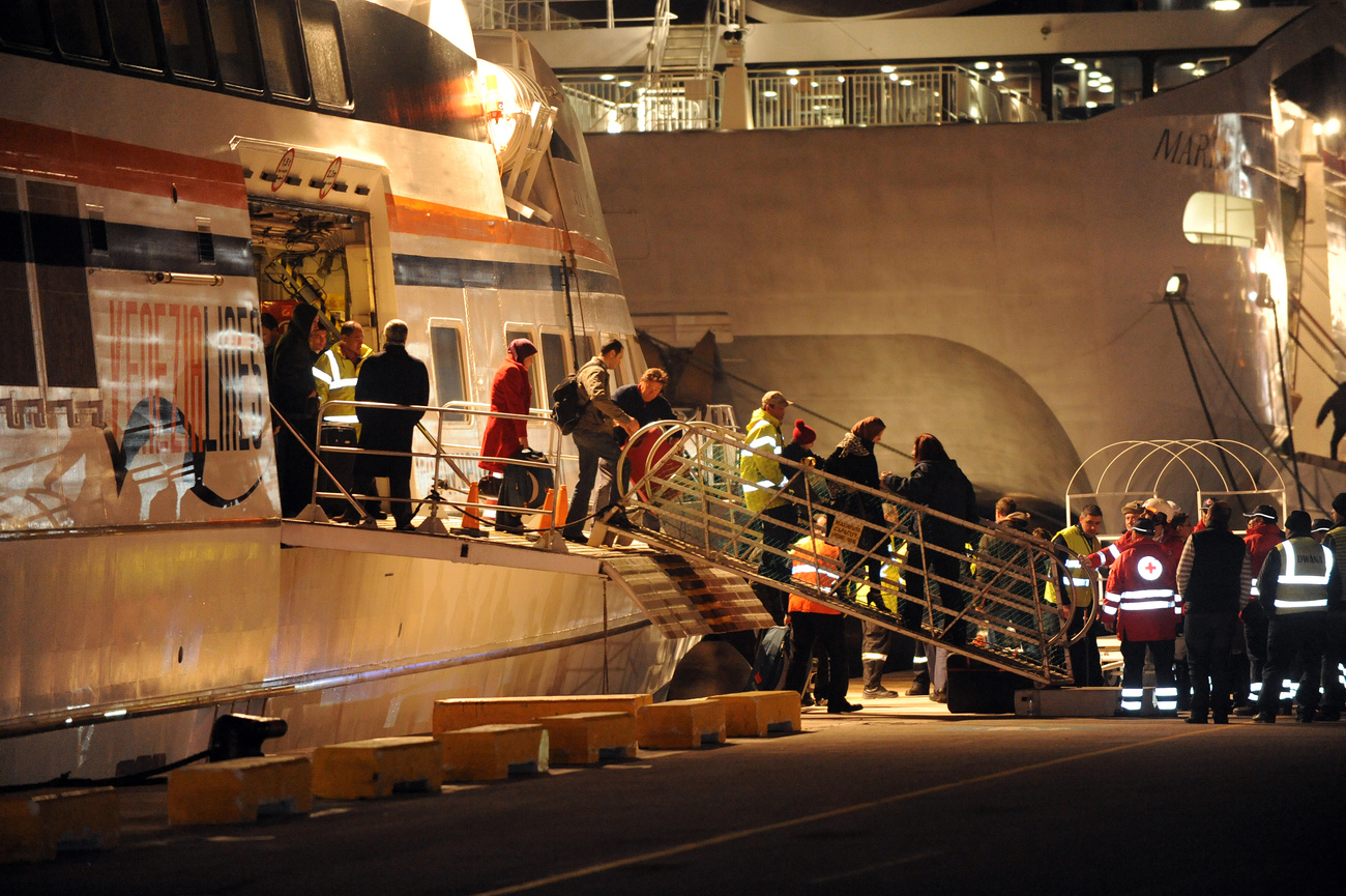 Líbiából kimenekített brit állampolgárok péntek éjjel megérkeztek a Maria Dolores katamarán fedélzetén a vallettai kikötőbe