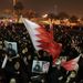 A vezetőt hívei várták a bahreini repülőtéren, ahol azt mondta, hogy reméli, hogy országa megindult a demokrácia felé vezető úton, és Bahrein nemsokára valódi alkotmányos monarchia lesz