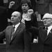 Győzelem! 1986. április 21-én, Kelet-Berlinben, a keletnémet kommunista párt kongresszusán. 