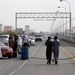 Omán egyik kikötővárosában, Szohárban tüntetők akadályt emeltek az ipari övezetbe vezető úton