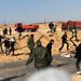 Líbiai vadászgép elől menekülnek a helyiek Razs Lanufban