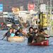 Ishinomaki - az emberek csónakokkal menekülnek