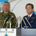 A japán vezérkari főnök és a védelmi miniszter bejelentik, hogy helikopterekről permetezett vízzel hűtik a fukusimai reaktorokat