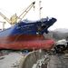 A 4724 tonnás M. V. Symphony nevű hajót partra vetette a cunami Kamaisi városában