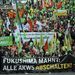 A különböző civil szervezetek által szervezett tüntetések részvevői a németországi atomerőművek bezárását követelik a kormánytól. 