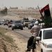 A felkelők szerdán is folyamatosan szorultak vissza Bengázi felé és adták fel az előző hétvégén Kadhafi erőinek visszavonulásával megszerzett városokat