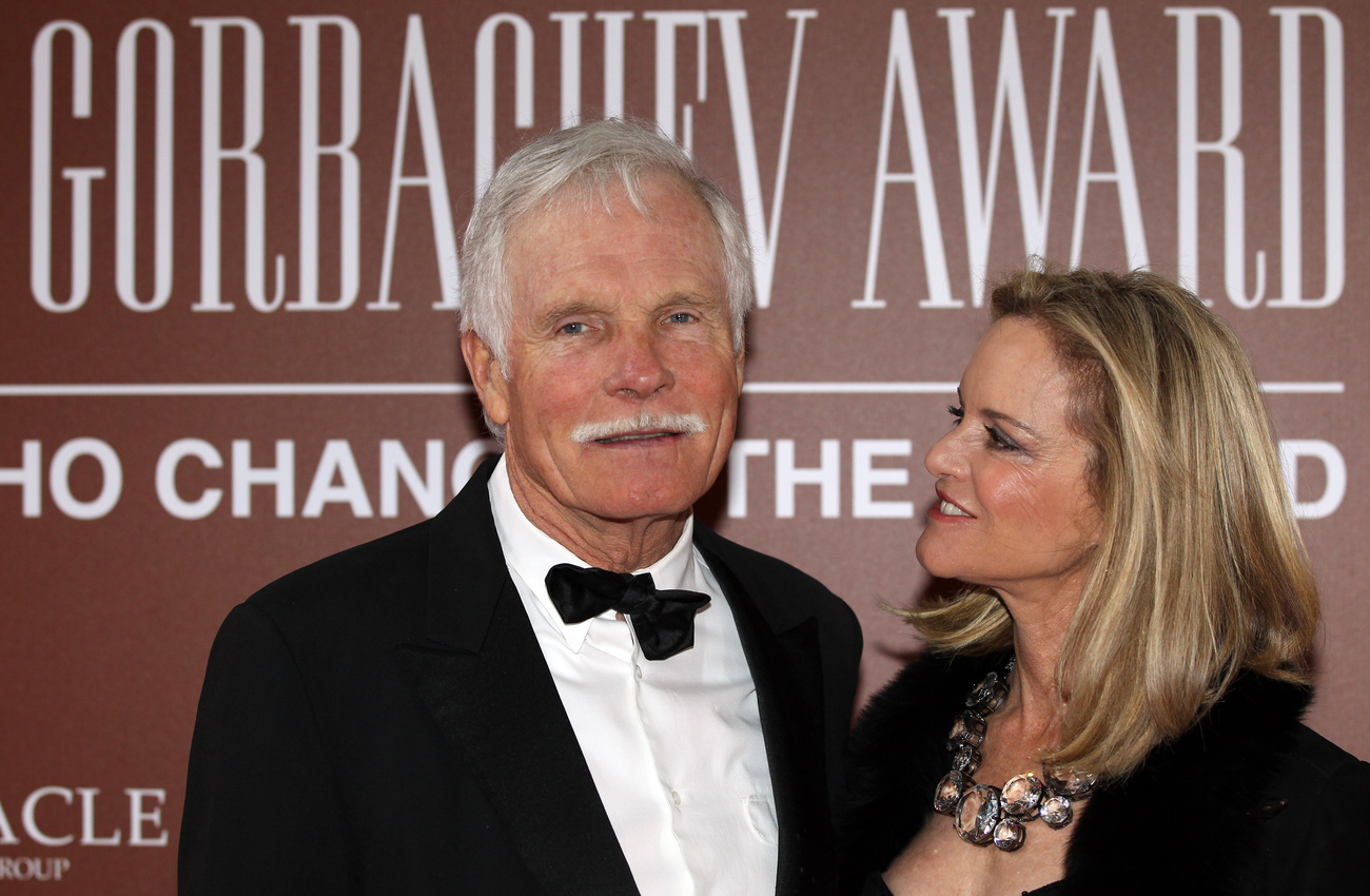 Kevin Spacey amerikai színész volt az est házigazdája, Sharon Stone-nal együtt jelentette be a gálakoncert kezdetét.