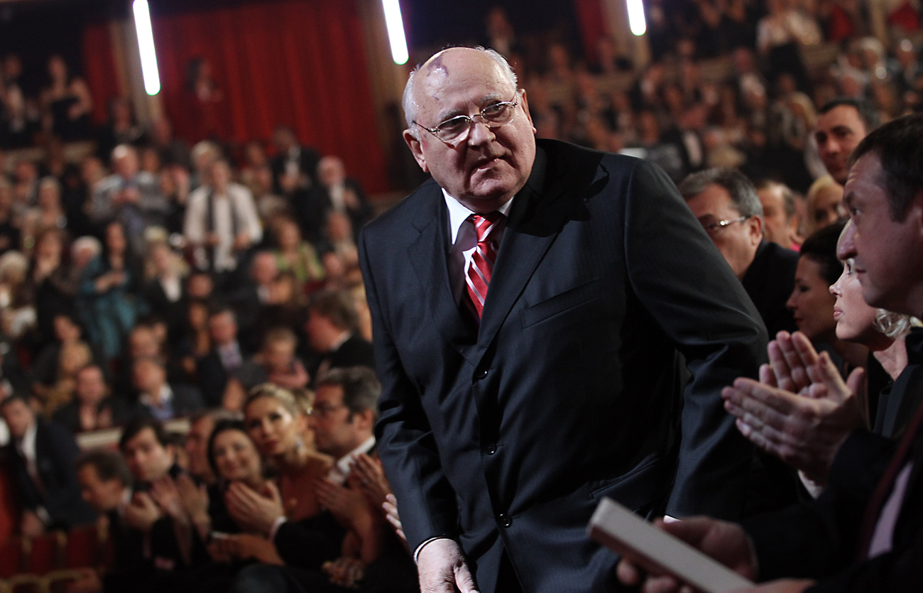 Kevin Spacey amerikai színész volt az est házigazdája, Sharon Stone-nal együtt jelentette be a gálakoncert kezdetét.