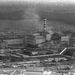1986. április 26. Légi felvétel a csernobili atomerőműről, nem sokkal a négyes blokk felrobbanása után.