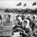 1969. május. Propagandafotó: a Kis vörös könyvet olvasó kínai parasztok Mao képével.