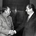 1972. Nixon lekezel Mao Ce-tunggal, az első hivatalos látogatáson Pekingben