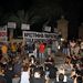 Az államelnök bocsánatkérésének elmaradása különösen felbőszítette Ciprus görög közvéleményét, és a múlt héten kezdődő kormányellenes tüntetések tovább folytatódtak. 