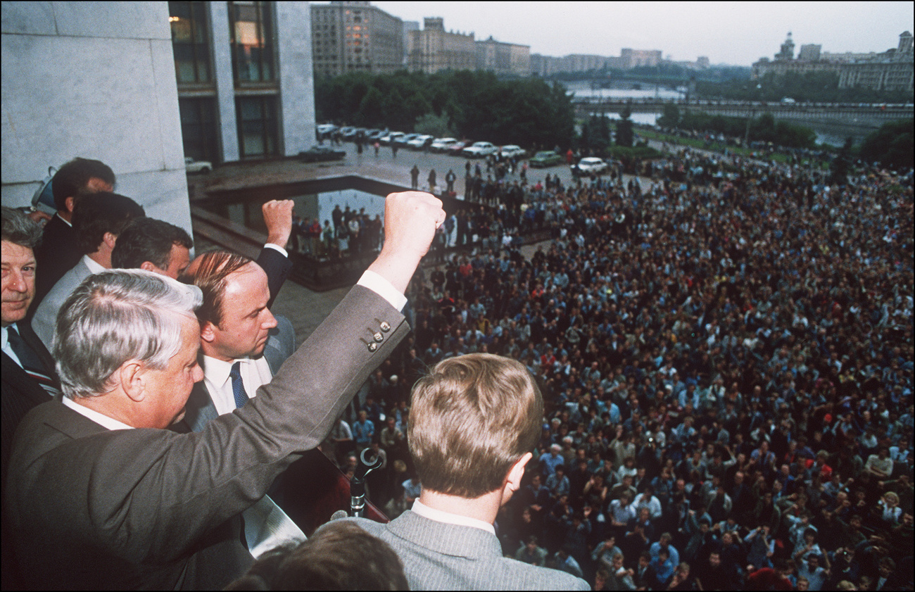Augusztus 27. Gorbacsov a legfelsőbb tanács rendkívüli ülésének második napján a Szovjetúnió összetartása mellett tört lándzsát.
