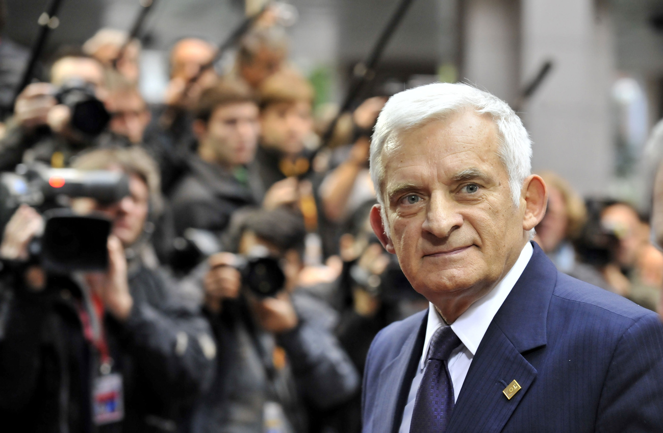 Jerzy Buzek Schmitt Pál Európai Parlamenti beszédét hallgatja 2011 márciusában