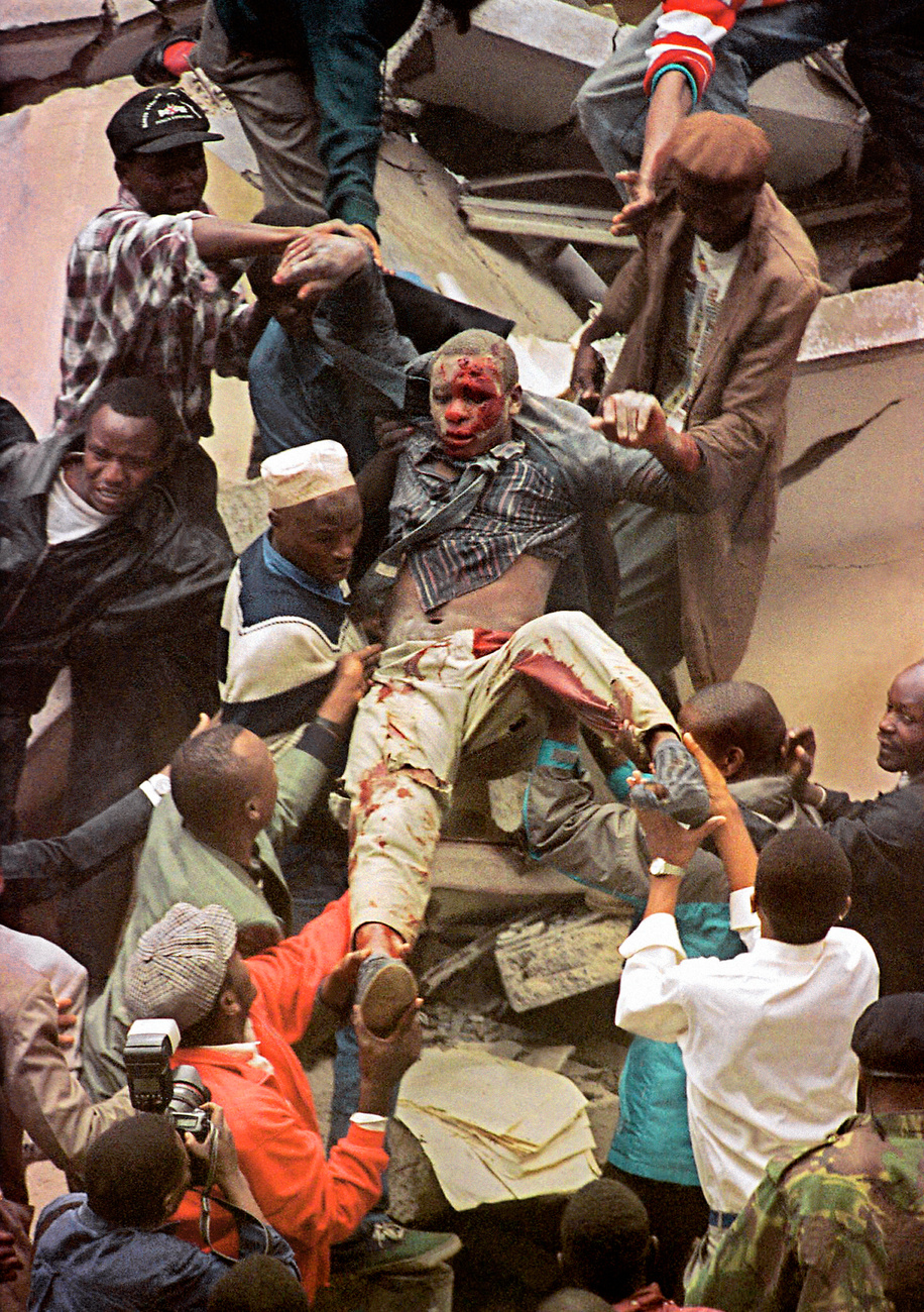 Miközben több amerikai városban is ünneplés kezdődik, szakértők vitatkoznak azon, hogy vajon milyen szerepe volt Oszama bin Ladennek az utóbbi időben az al-Kaidában, és így mennyire veti vissza a szervezetet megölése. Az al-Kaida új vezetőjét, Ajman az-Zavahirit jóval kevésbé karizmatikus vezetőnek tartják, azonban több elemző szerint a szervezet mára már túlságosan decentralizálttá és franchise-szerűvé vált ahhoz, hogy megsemmisítő csapást szenvedjen el.