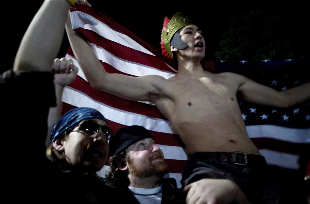 Miközben több amerikai városban is ünneplés kezdődik, szakértők vitatkoznak azon, hogy vajon milyen szerepe volt Oszama bin Ladennek az utóbbi időben az al-Kaidában, és így mennyire veti vissza a szervezetet megölése. Az al-Kaida új vezetőjét, Ajman az-Zavahirit jóval kevésbé karizmatikus vezetőnek tartják, azonban több elemző szerint a szervezet mára már túlságosan decentralizálttá és franchise-szerűvé vált ahhoz, hogy megsemmisítő csapást szenvedjen el.