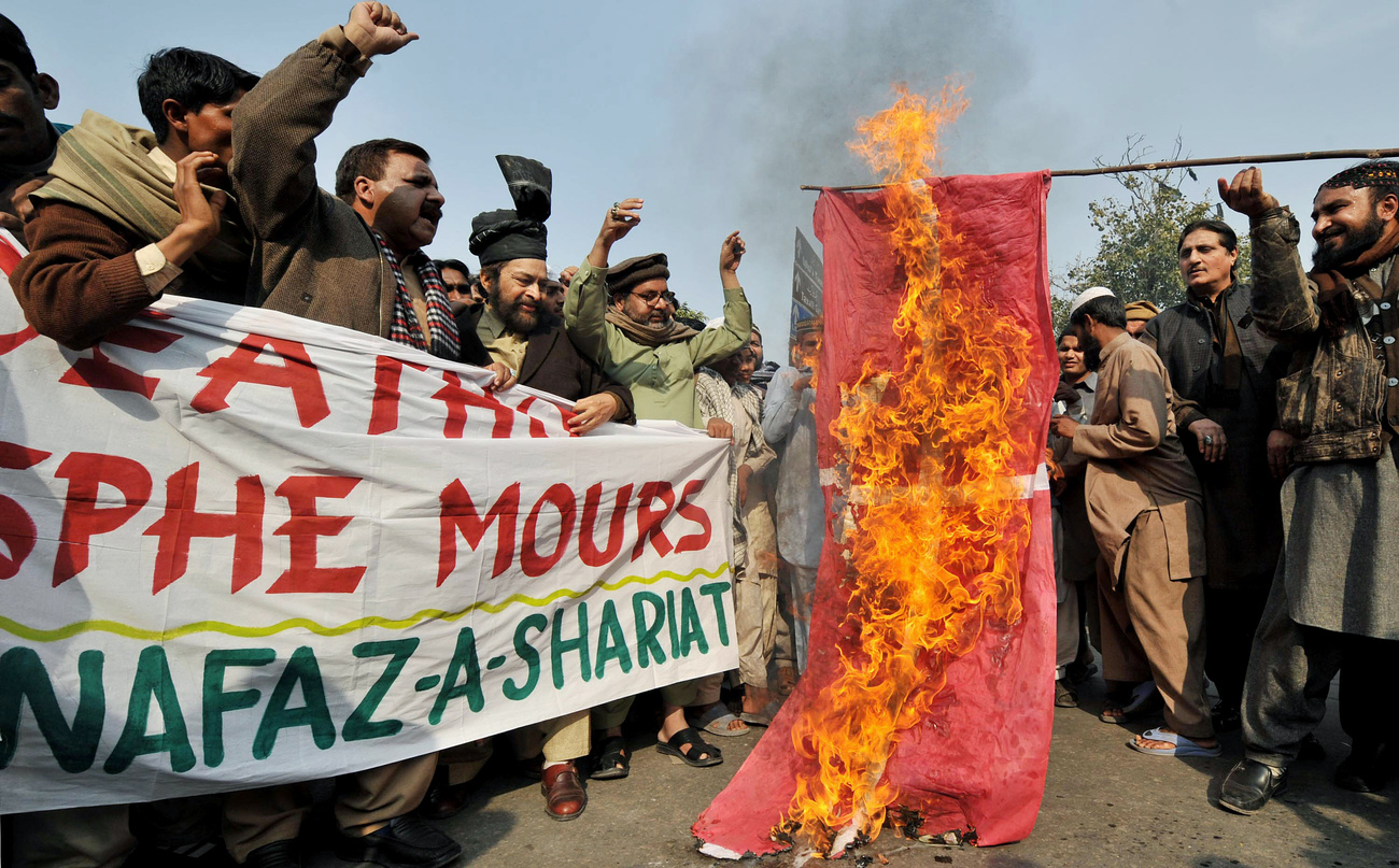 Miközben több amerikai városban is ünneplés kezdődik, szakértők vitatkoznak azon, hogy vajon milyen szerepe volt Oszama bin Ladennek az utóbbi időben az al-Kaidában, és így mennyire veti vissza a szervezetet megölése. Az al-Kaida új vezetőjét, Ajman az-Zavahirit jóval kevésbé karizmatikus vezetőnek tartják, azonban több elemző szerint a szervezet mára már túlságosan decentralizálttá és franchise-szerűvé vált ahhoz, hogy megsemmisítő csapást szenvedjen el.